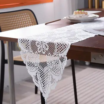 Изготовленный из полиэстеровой ткани, удобный, мягкий, устойчивый к появлению морщин и долговечный, он может легко украсить ваш стол и содержать его в чистоте